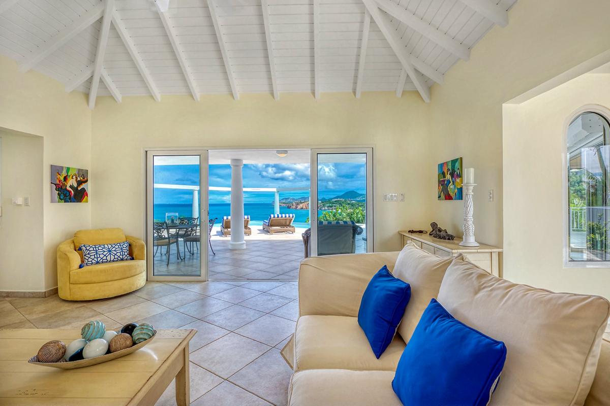 Luxury Pool Villa St Martin - Living room with tearrace access